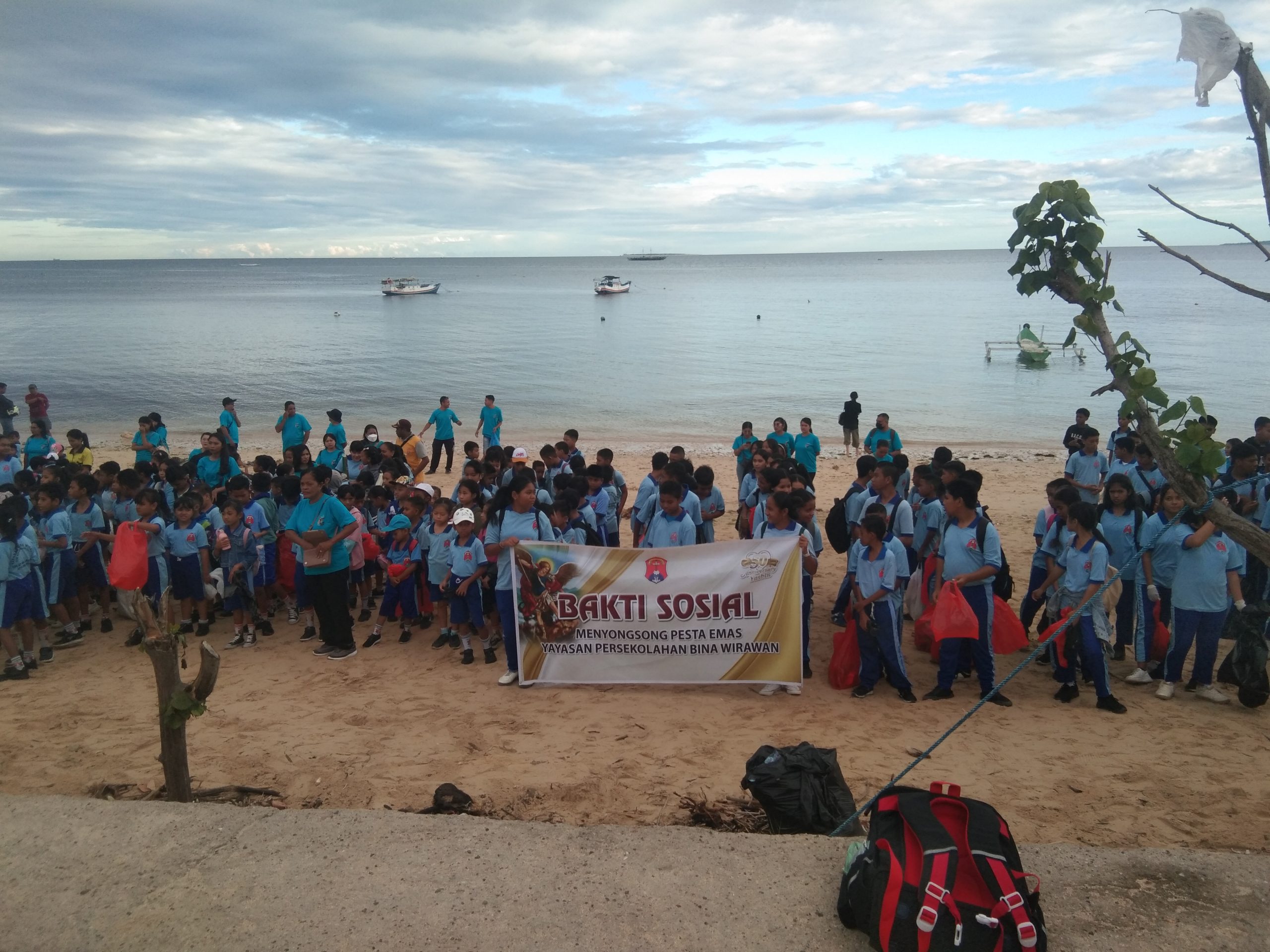 Dalam Rangka Ultah ke-50,Yayasan Bina Wirawan Gelar Baksos di Pantai Pasir Panjang