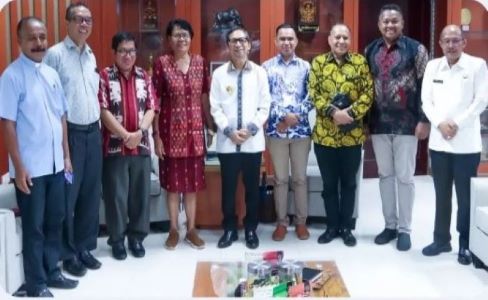 Pj Gubernur NTT Ayodhia G. L. Kalake Terima Kunjungan Panitia Penthabisan Uskup Agung Kupang