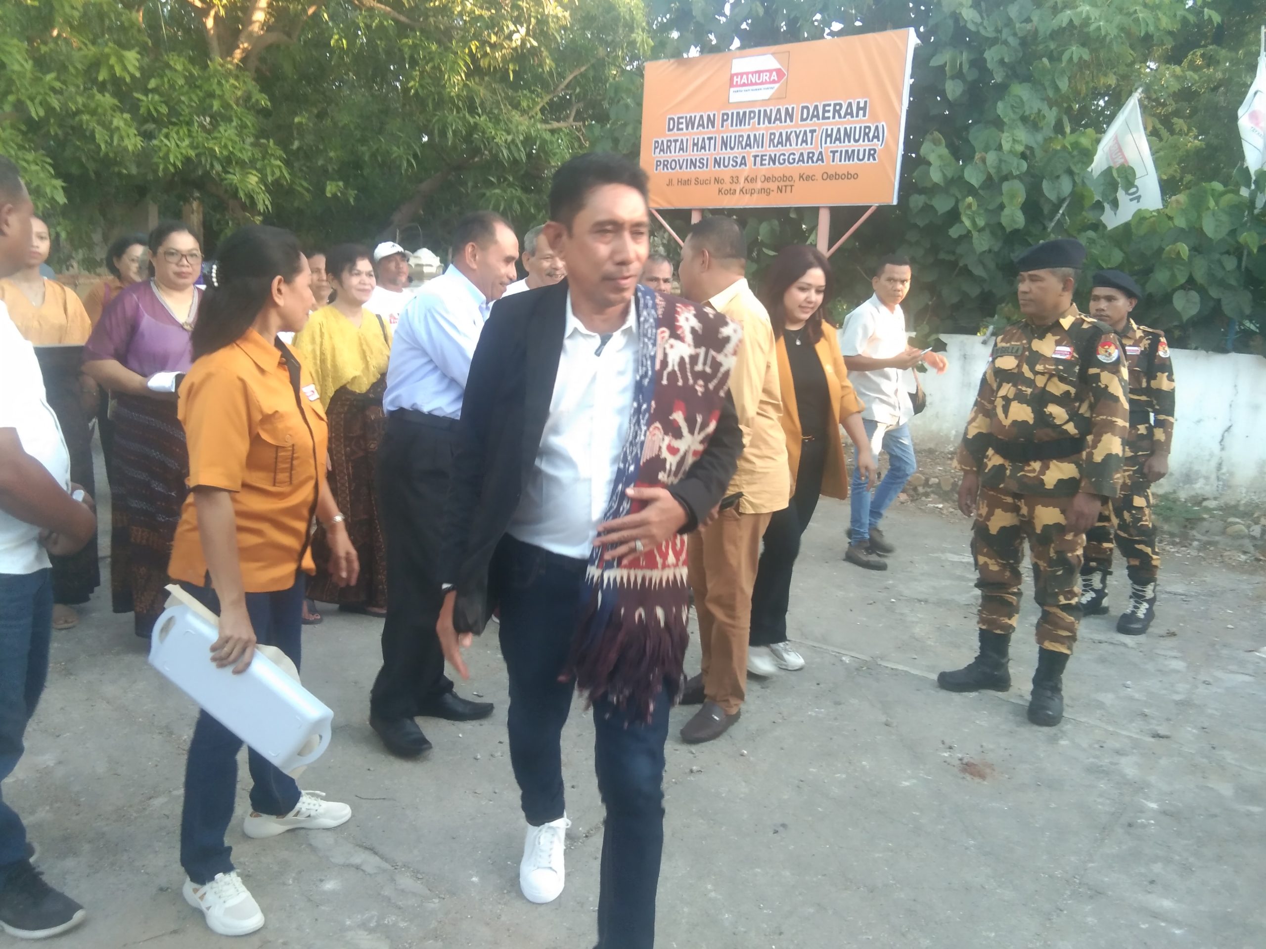 Beta Anak NTT Beta Cinta Hanura,Ini Ucapan Frans Aba Saat Bertandang ke Hanura