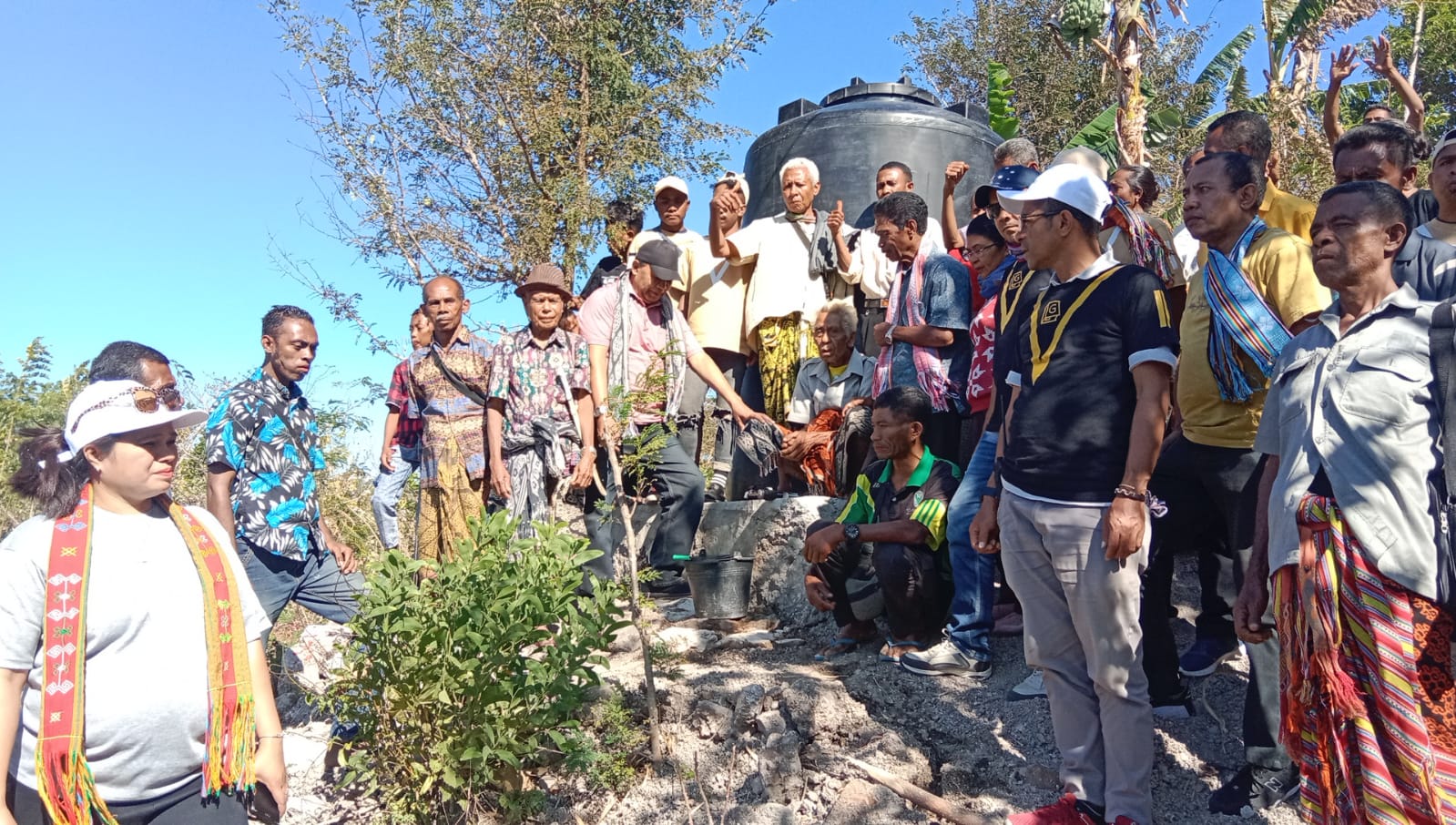 Cabup Salmun Tabun Turut Hadir Meresmikan Fasilitas Air Bersih di Desa Oe’ekam Kecamatan Noebeba