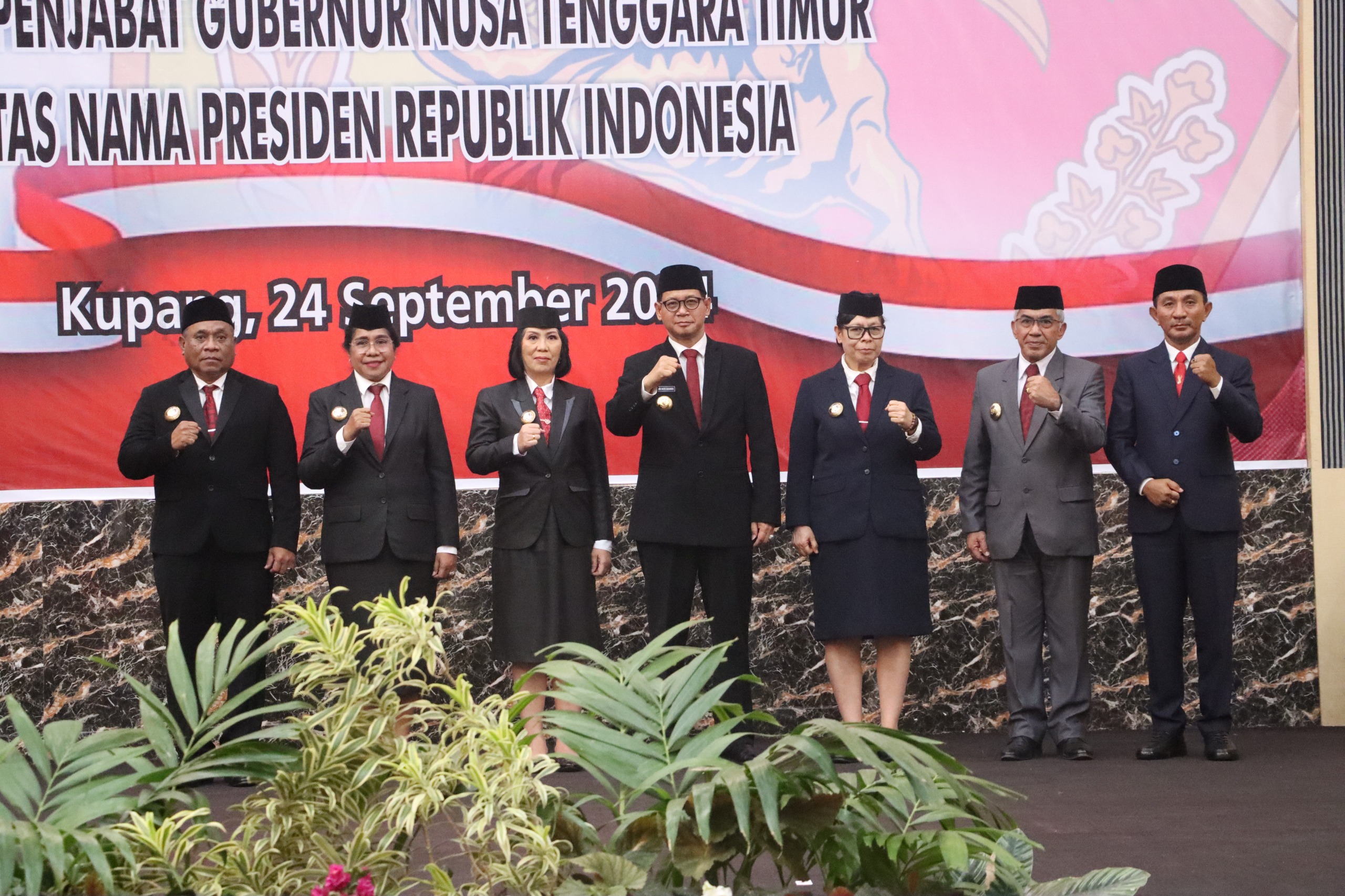 Pj. Gubernur NTT Andriko Noto Susanto Kukuhkan Perpanjangan Jabatan Pj. Bupati Sikka serta 5 Penjabat Sementara Bupati Lainnya