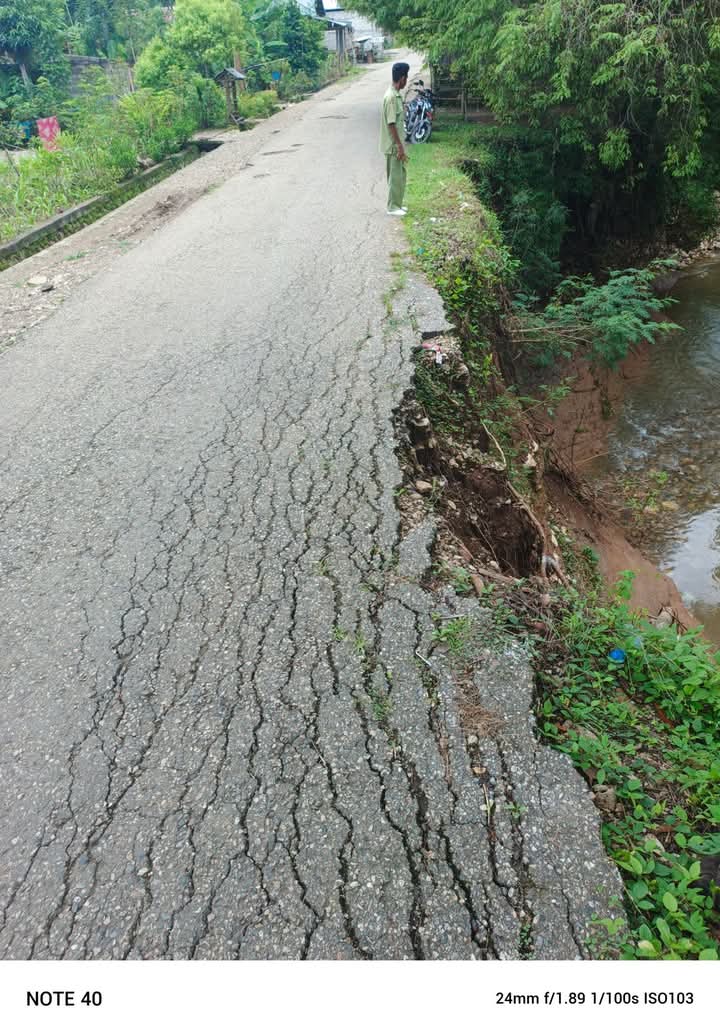 “Longsor Akibat Banjir Ancam Akses Jalan dan Pemukiman Warga di Biboki Selatan”