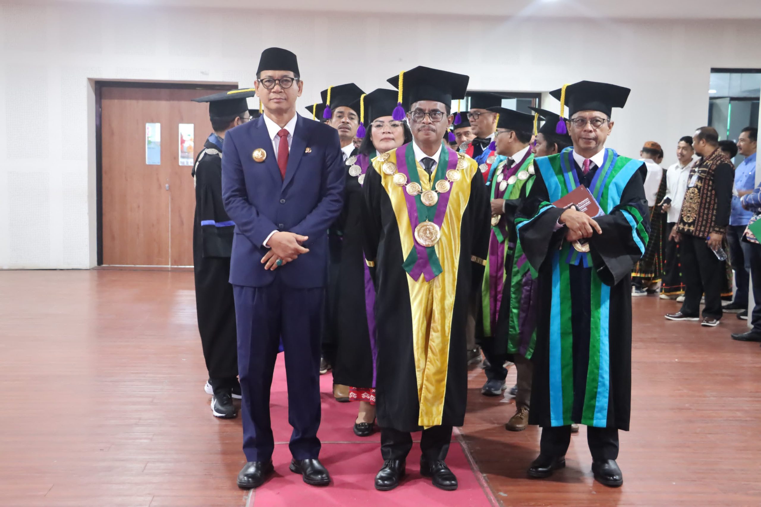 Undana Kukuhkan Tiga Guru Besar, Pj. Gubernur NTT Dorong Kontribusi Nyata bagi Kemajuan Daerah