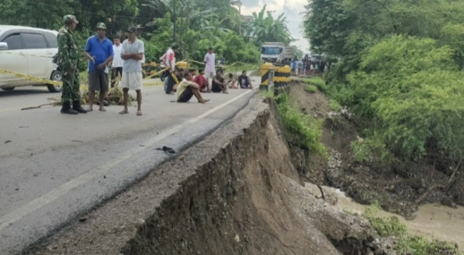 “Jalan Nasional Timor Raya Terancam Putus, Usman Husin Desak Penanganan Cepat dari Kementerian PUPR”