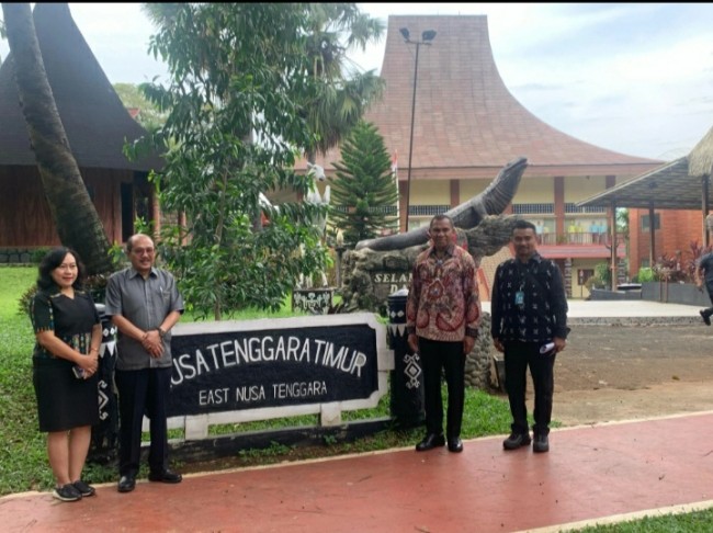 “Johni Asadoma:  Menyulam Mimpi NTT yang Baru”!