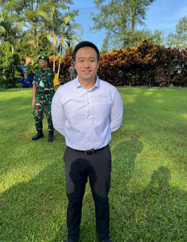 “Komandan di Tanah Ksatria: dr. Christian Widodo dan Napas Baru Yang Merajut Asa di Lembah Tidar”!
