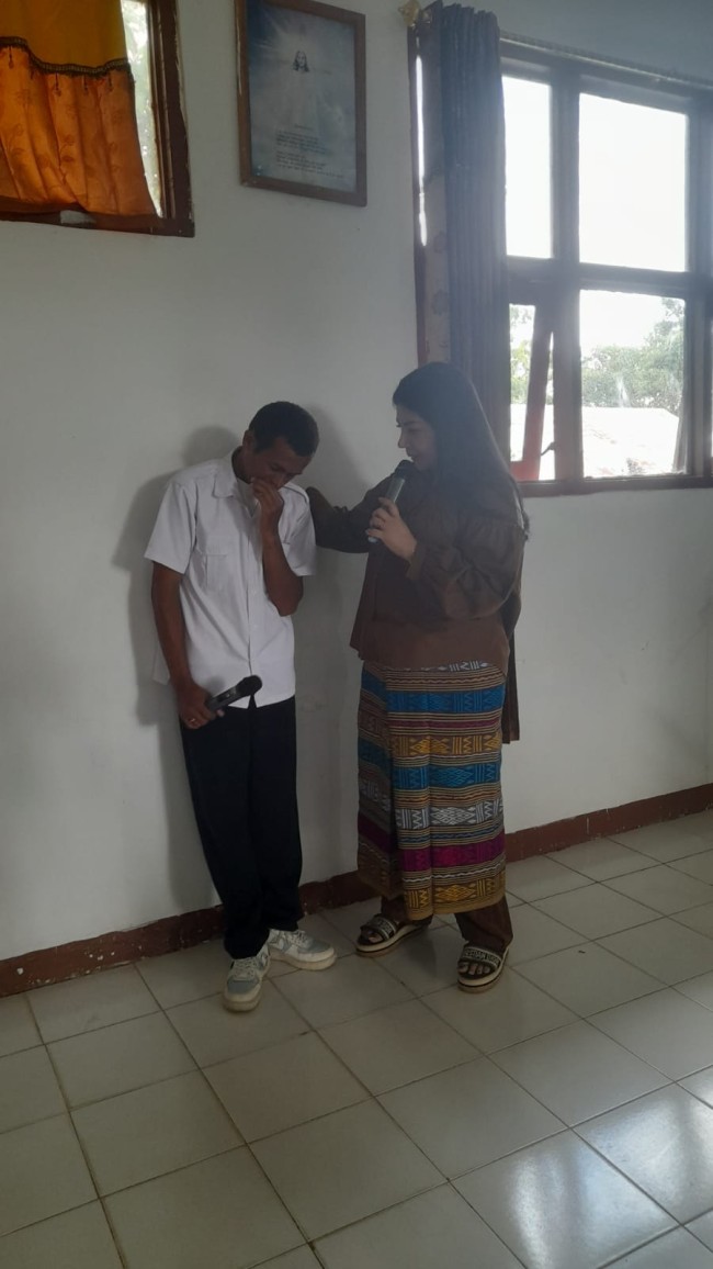 Ketukan Nurani di SMA Kristen Kesetnana: Perjalanan Yusintha Nenobahan