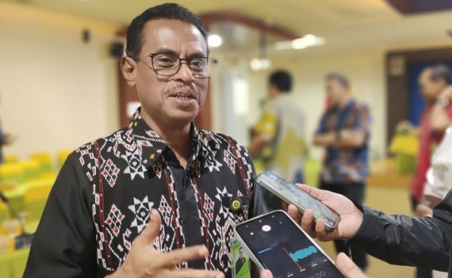 Inovasi Sosial dari Kampus: Rektor Undana Ubah Sampah Plastik Jadi Tiket Masuk Lapangan untuk Anak-Anak Sekitar Kampus”