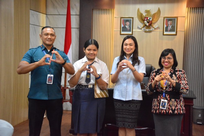 *Wakil Wali Kota Terima Audiensi Siswa SMP Citra Bangsa, Apresiasi Karya Puisi Bertema Lingkungan*