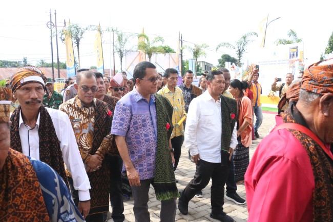 Gubernur NTT Dampingi Sesmenkop Buka RAT ke-41 KSP Kopdit Obor Mas dan Resmikan Gedung Kantor Obor Mas Cabang Utama Ende