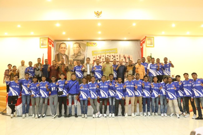 Gubernur dan Wakil Gubernur NTT Sambut Dengan Bangga Kedatangan Tim Persebata Lembata