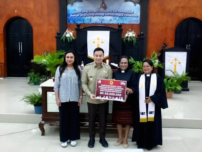 Sentuhan Kemanusiaan dari Pemkot: Bantuan Sosial Rp50 Juta untuk Jemaat GMIT Horeb