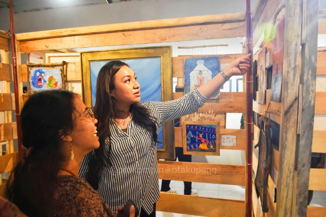 Wakil Wali Kota Kupang Dukung Penuh Seniman Lokal: Pameran “Bakumpul” Bukti Potensi Seni Rupa yang Menggeliat
