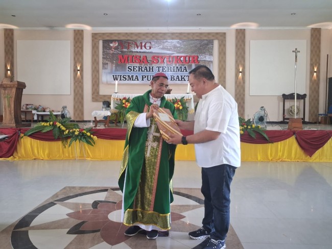 “Lilin Kecil” YFMG Bikin Romo Purnabakti Senyum Simpul