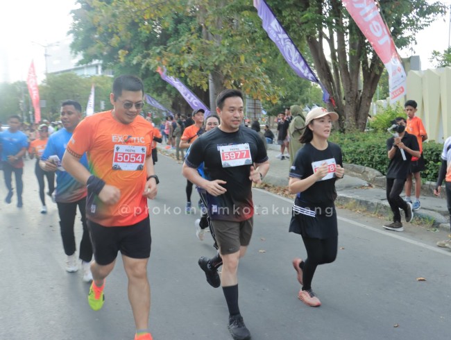 “dr. Christian & dr. Widya dalam Ritme 5K: Ketika Tubuh Bicara Lebih dari Kata”