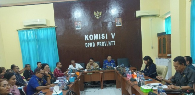 “Ketimpangan Pungutan di Sekolah Negeri: DPRD NTT Minta Dinas Lakukan Reformasi Menyeluruh”