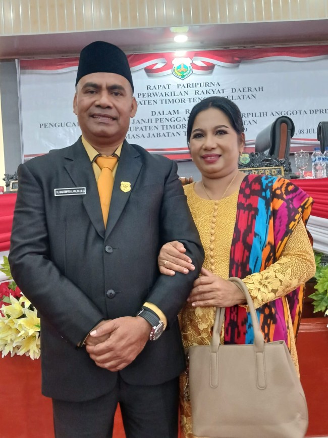 Tinggalkan Riak Politik, Rangkul Masa Depan: Sumpah Marthen Tualaka sebagai Simbol Persatuan Baru di TTS.