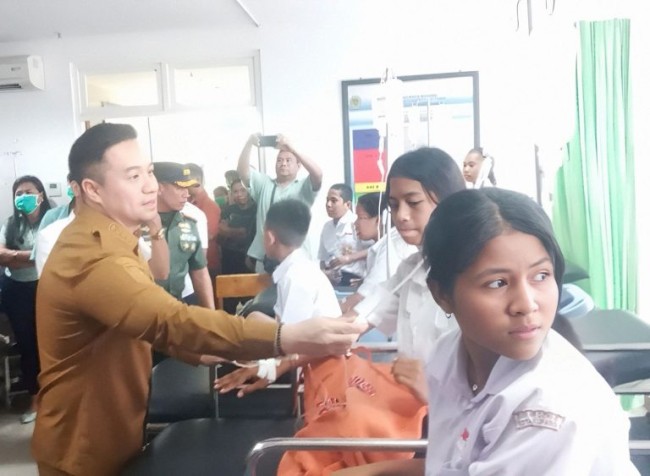 Headline: Wali Kota Kupang Tinjau Langsung Penanganan Dugaan Keracunan Massal di SMPN 8, Seluruh Biaya Ditanggung Pemkot
