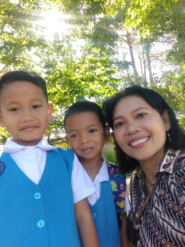 Senyum Bahagia di TK Eduard Michelis: Anak-anak Nikmati Makanan Bergizi Program MBG