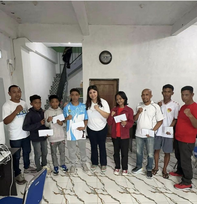 YNS Beri Apresiasi Tinggi Atlet Tinju TTS: “Kalian Mengangkat Harga Diri Daerah”