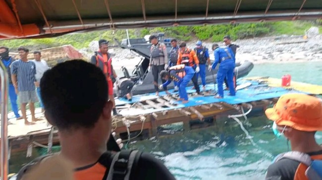 BREAKING NEWS: Bangkai Kapal Putri Sakinah Ditemukan, Ada Jenasah Seorang Anak