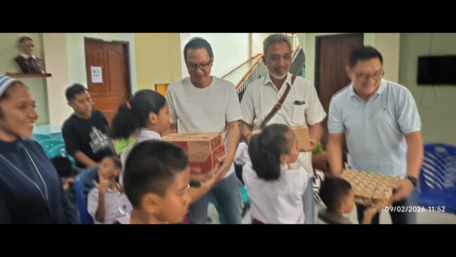 Hari Pers Nasional ke-80: Kontraktor Jalan Berbagi Kasih Bersama Anak Panti Asuhan Alma Oebufu