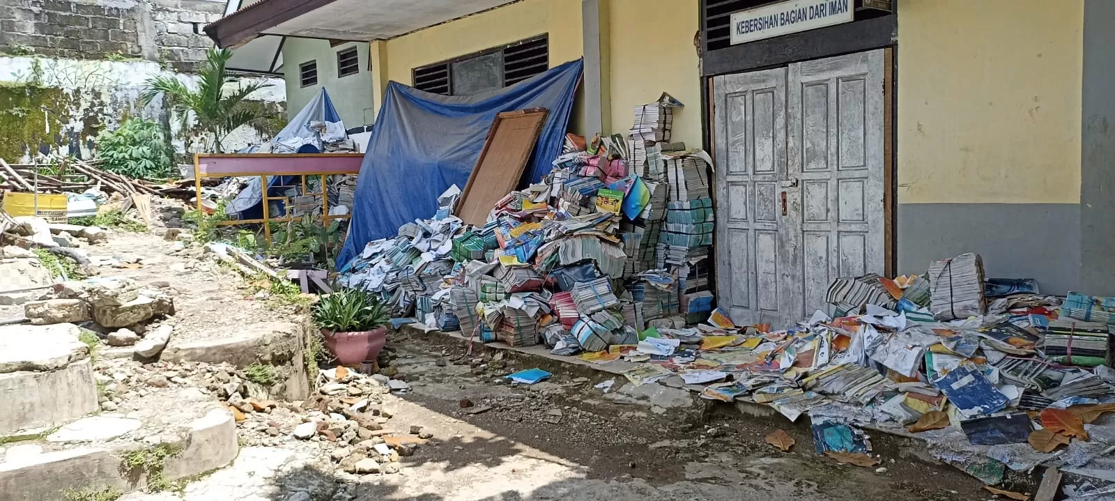 Dugaan Penyalahgunaan Dana BOSP Menguat, Buku Tak Sesuai Kurikulum Menumpuk di SMP Negeri 4 Kupang