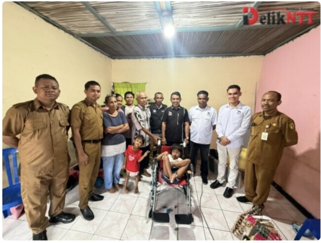 “Politisi PSI NTT Filmon Loasana Jemput Bola Bantu Anak Disabilitas”