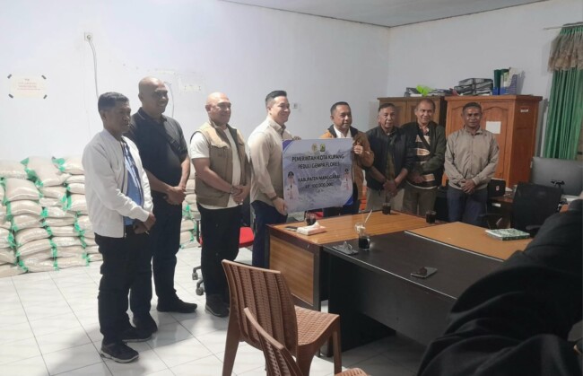 Wali Kota Kupang Antar Langsung Bantuan Rp635 Juta, Pesan Christian Widodo: “Flores Tidak Sendirian”