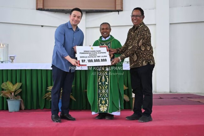 Efisiensi Anggaran Pemkot Kupang Berbuah Manfaat, Rp100 Juta Disalurkan untuk Gereja YMY Liliba
